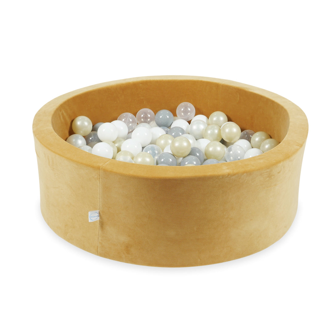 Schaumstoffspielbereich mit Hügel und mikrofein samtweichem Karamellbecken + 100 Bälle (transparent, weiß, perlmuttfarben, grau, hellgold)