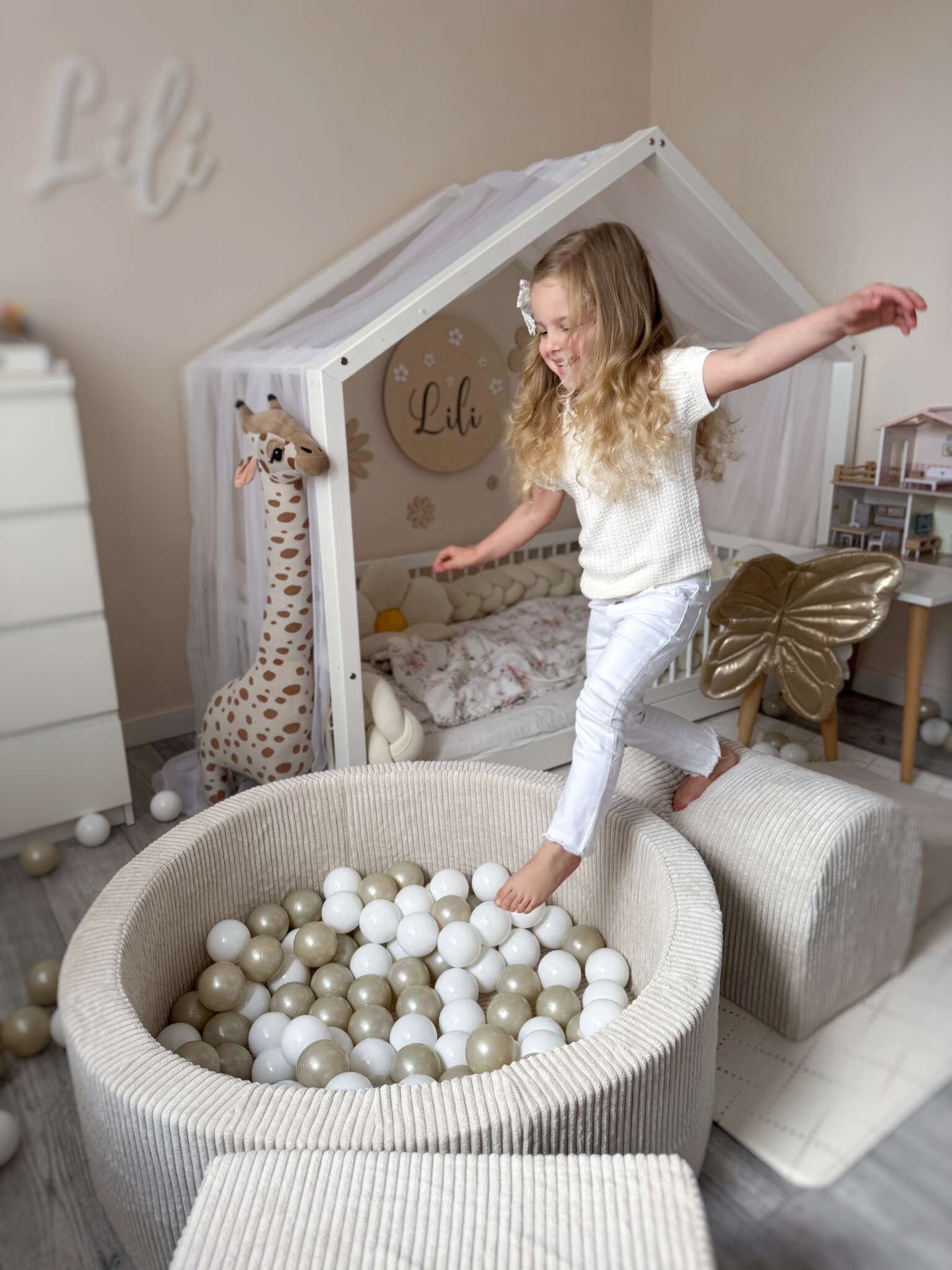 Spielplatz aus Schaumstoff mit rundem Bällebad 90x30 aus beigem Cord + 200 Bälle
