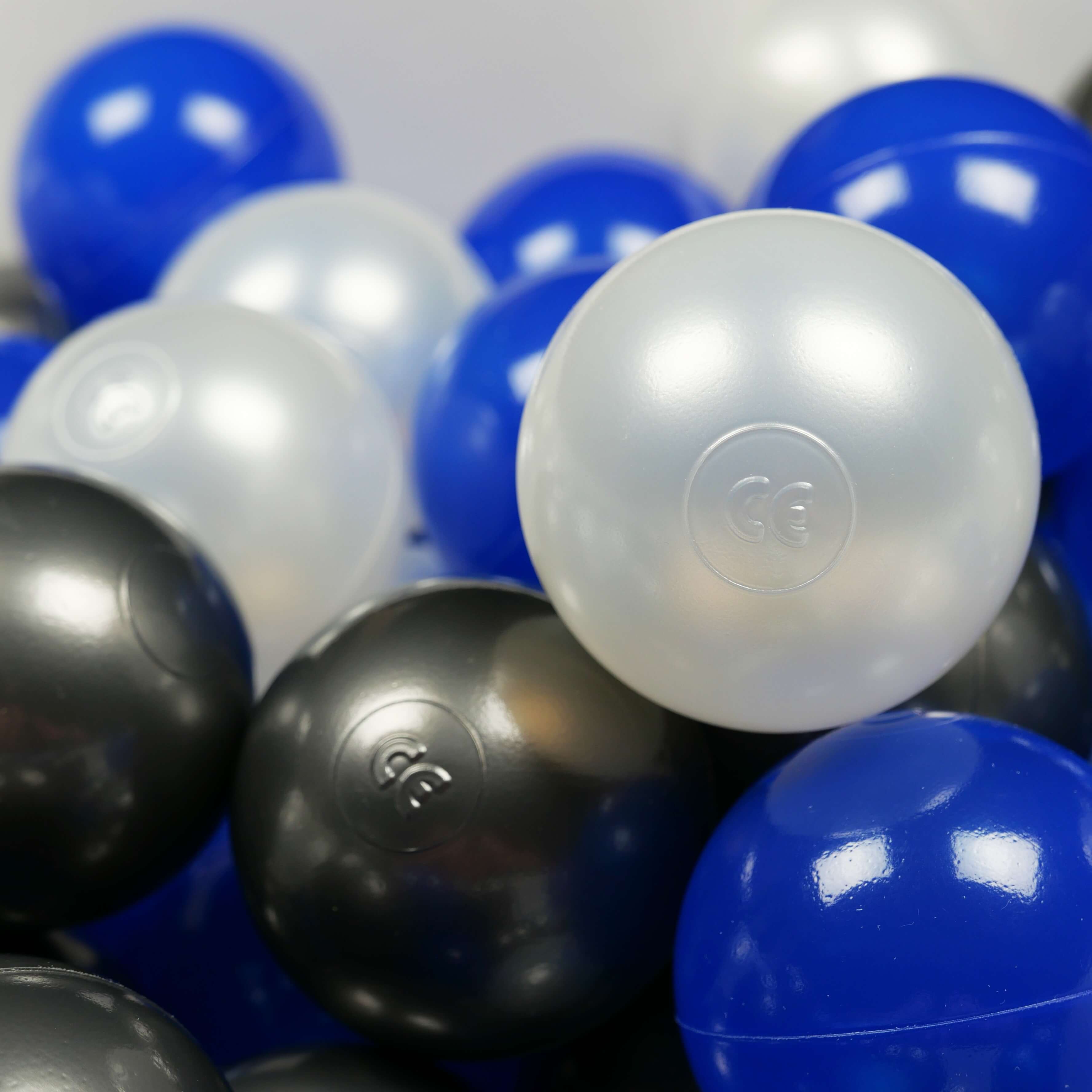 25 Spielbälle mit 7 cm Durchmesser in den Farben Perlmutt, Metallic-Graphit und Blau