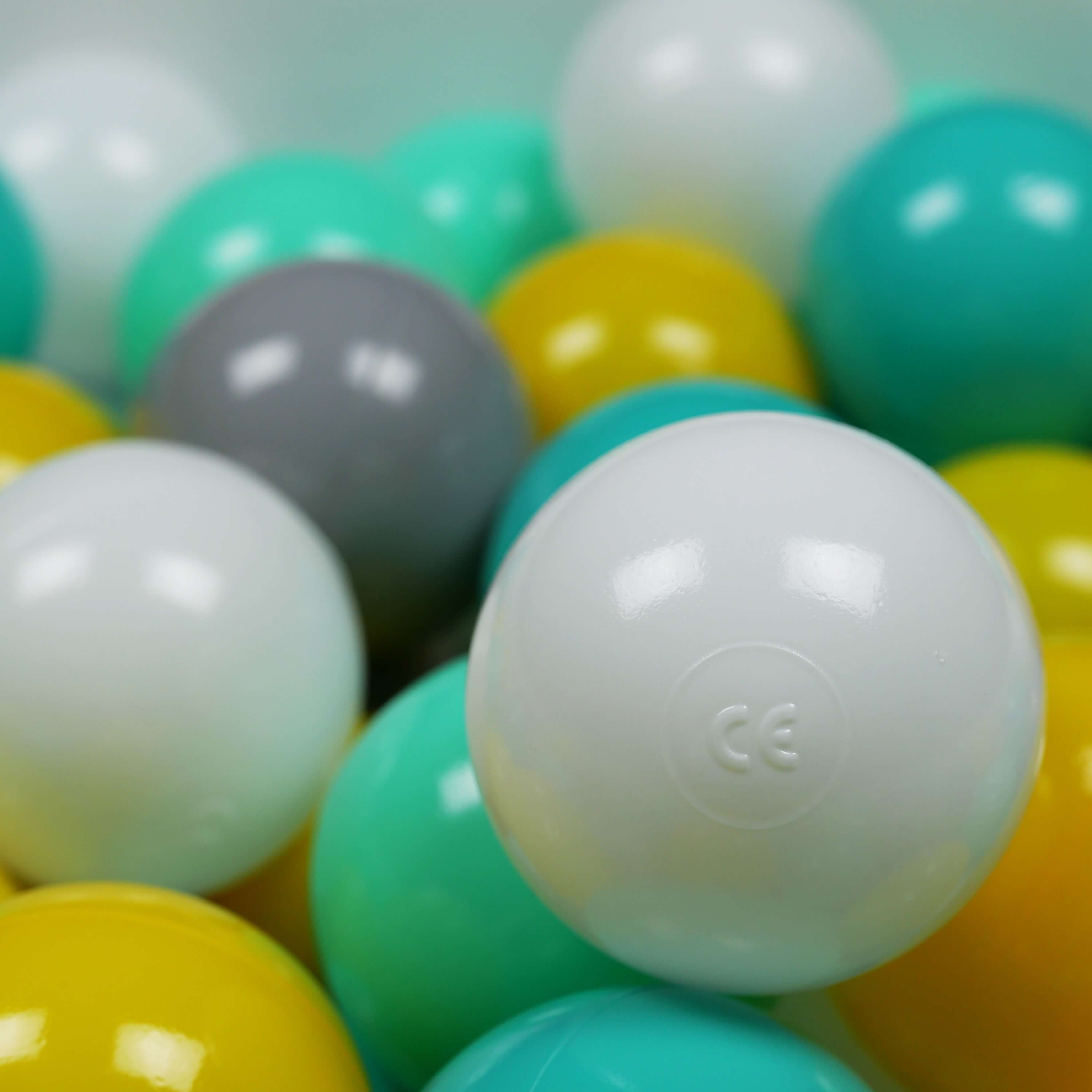 400 Spielbälle mit 7 cm Durchmesser in den Farben Gelb, Mint, Türkis, Weiß und Grau.