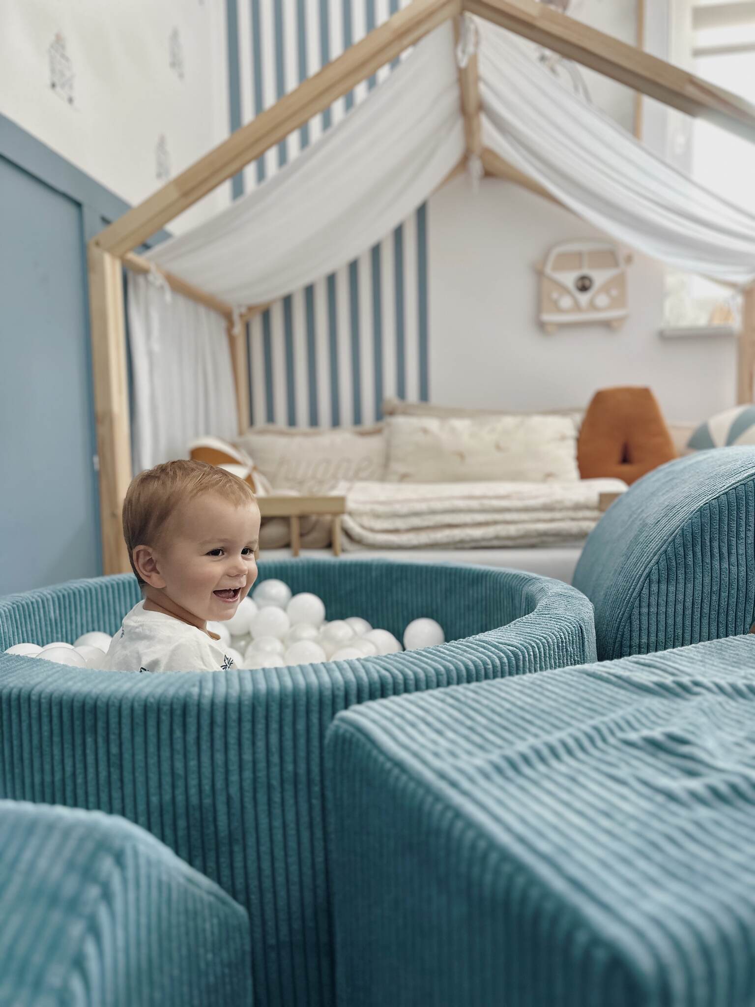 Schaumstoff-Spielbereich mit rundem Becken 90x30 aus blauem Cord +200 Bälle
