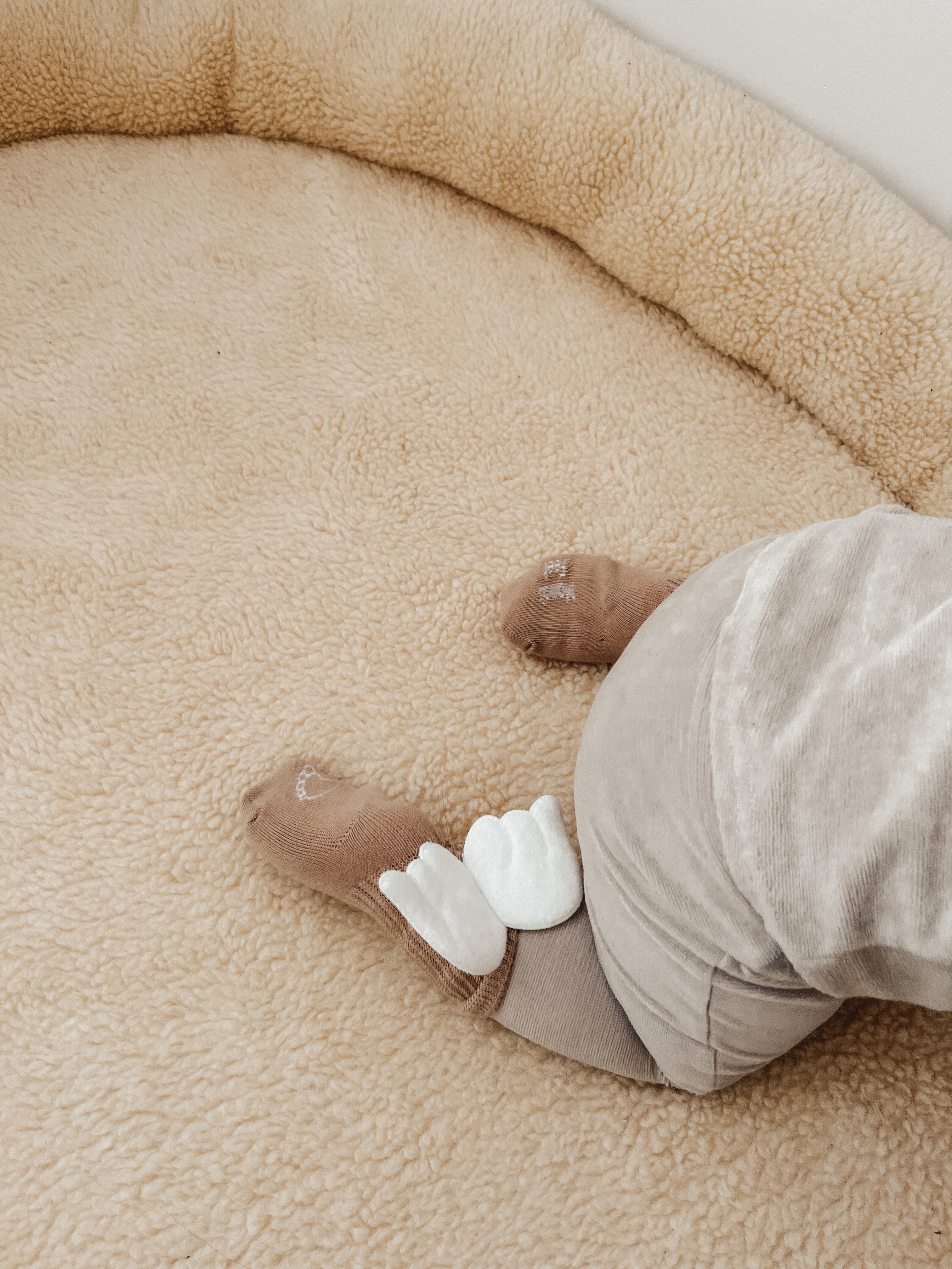 Baby nest play mat 120cm in beige teddy
