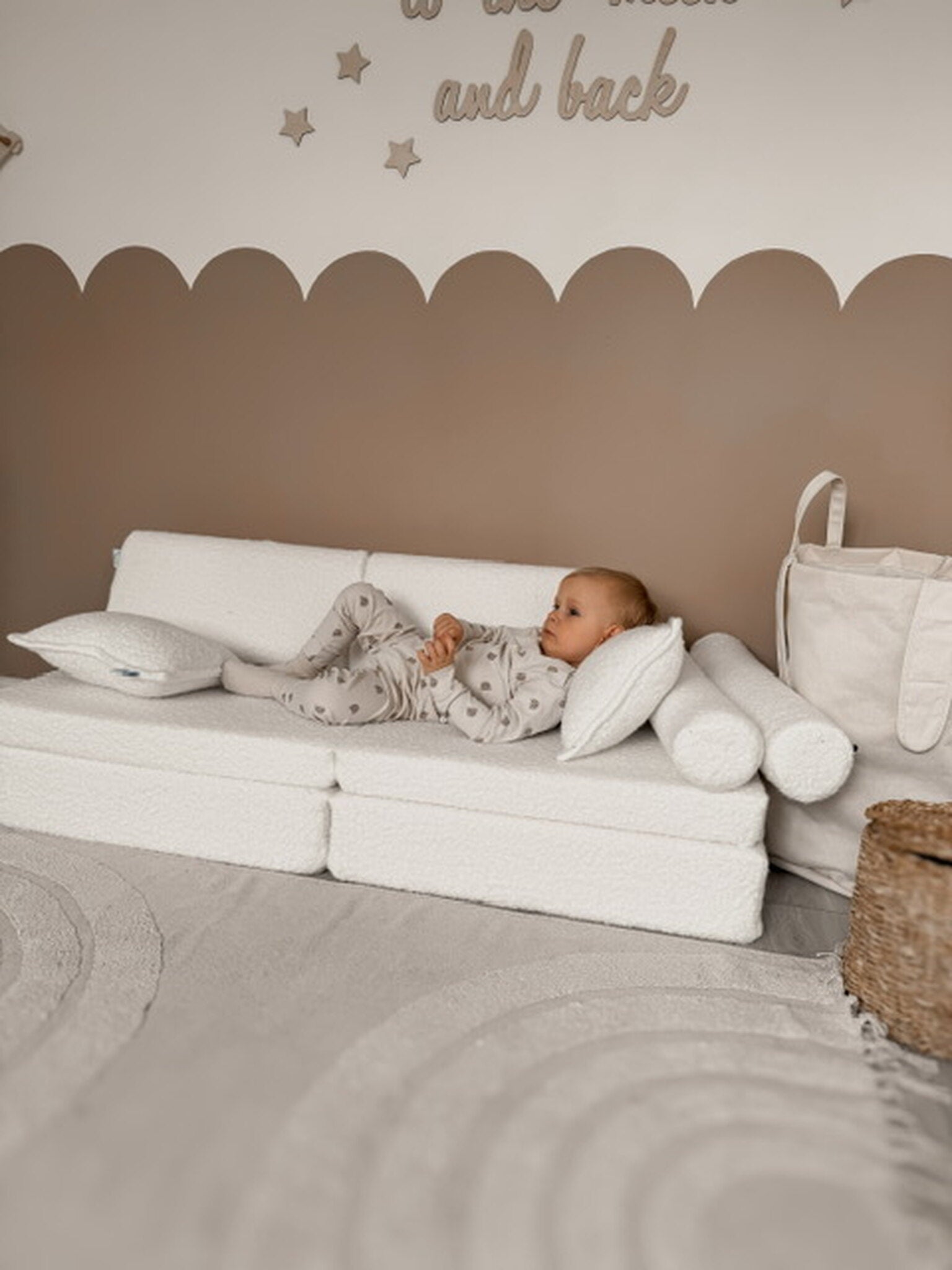 Montessori Mini Comfort Spielsofa in Weiß Bouclé