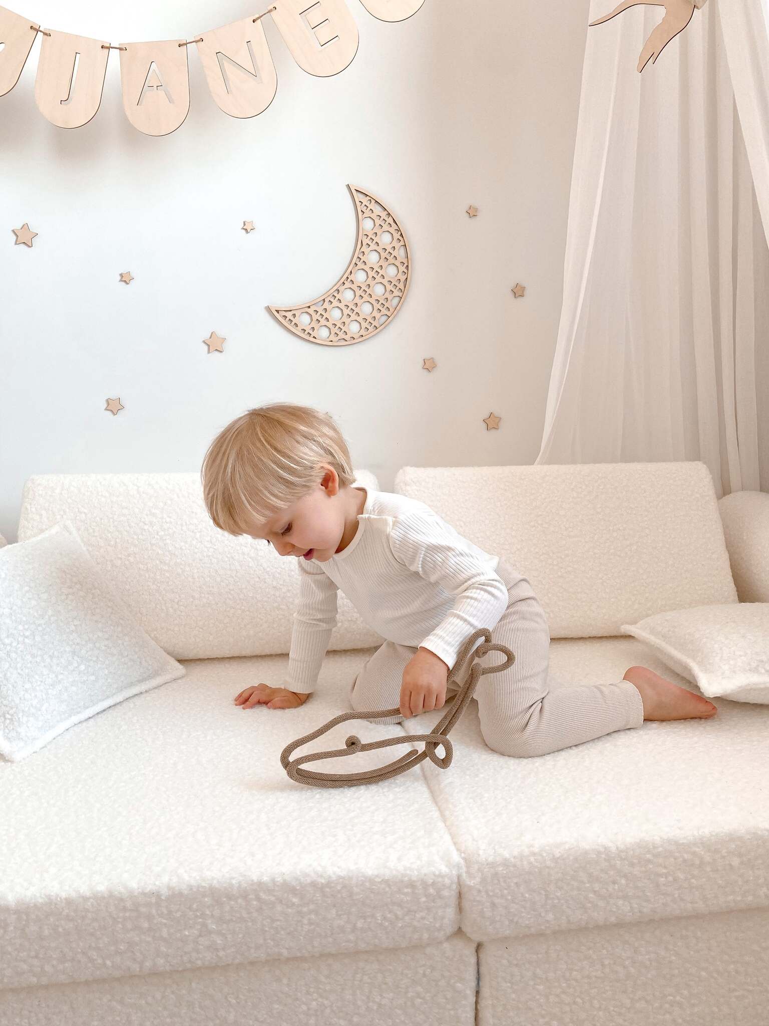 Montessori Comfort Bouclé Weißes Spielsofa