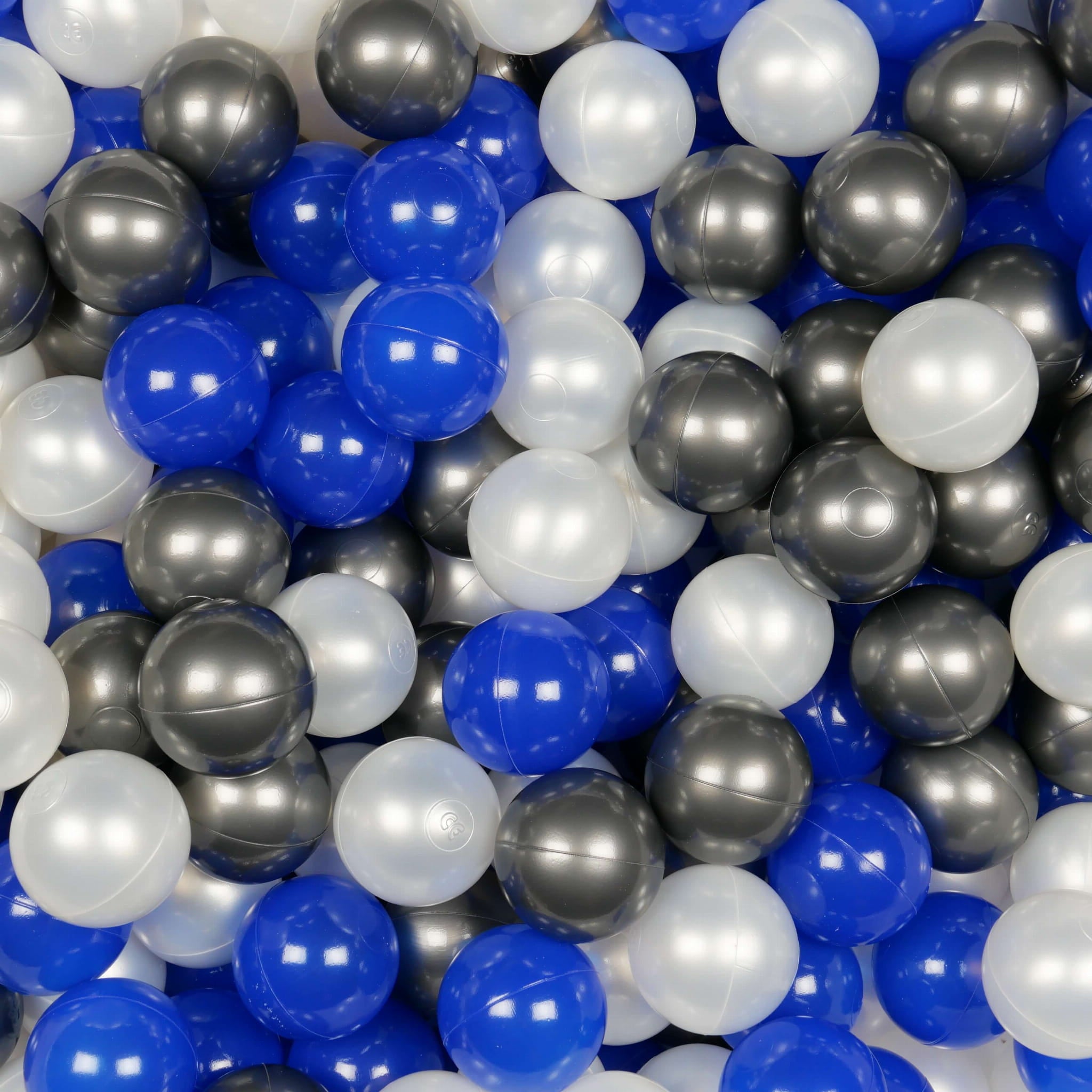 25 Spielbälle mit 7 cm Durchmesser in den Farben Perlmutt, Metallic-Graphit und Blau