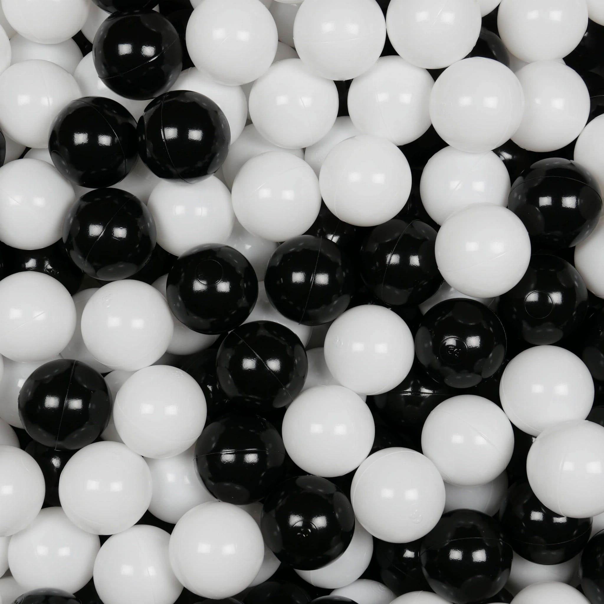 300 Spielbälle mit 7 cm Durchmesser, weiß und schwarz