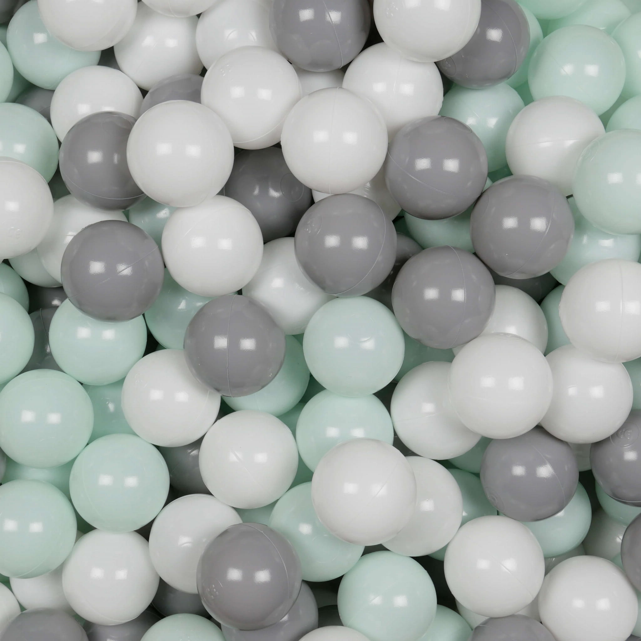 300 Spielbälle mit 7 cm Durchmesser in Weiß, Grau und Hellgrün